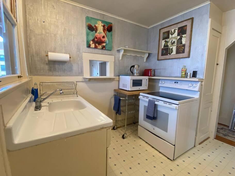 Historic Downtown Riverview Flat, No 3 Асторія Екстер'єр фото